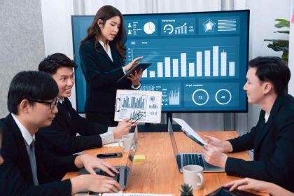 Some insurance company officers (illustration)