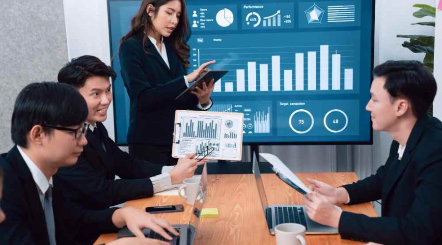 Some insurance company officers (illustration)