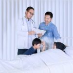 A gynaecologist doctor is visiting a patient with her family. (illustration)