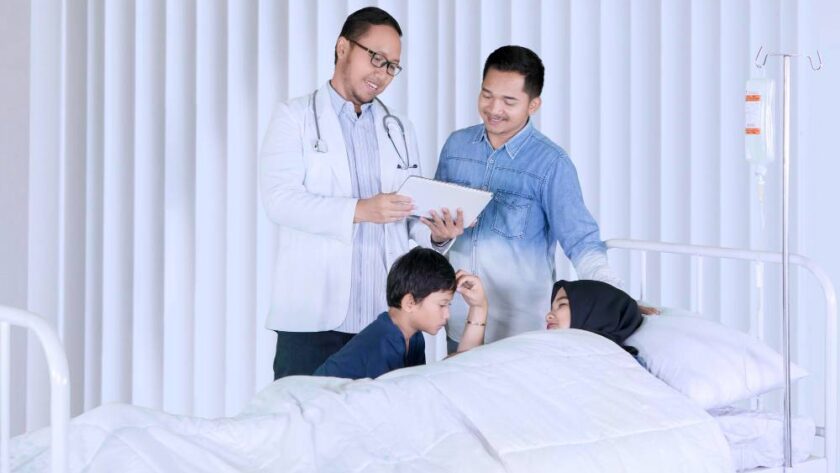 A gynaecologist doctor is visiting a patient with her family. (illustration)